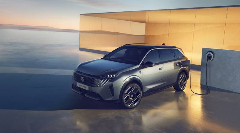 Nouveau Peugeot 5008 : Le SUV Familial Polyvalent, Disponible en Versions Électrique, Hybride et Thermique. À vendre à Grasse dans les alpes maritimes 