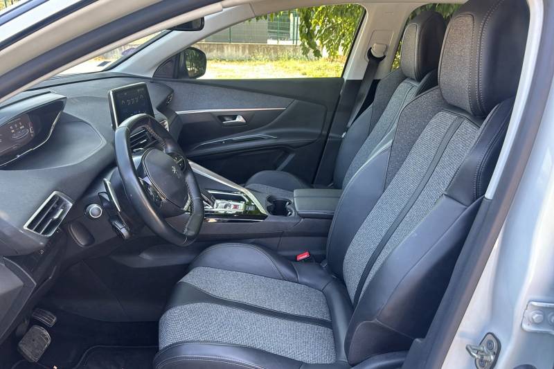 À vendre Peugeot 3008 (2)  BVA 130CH d’occasion à Grasse dans les Alpes Maritimes